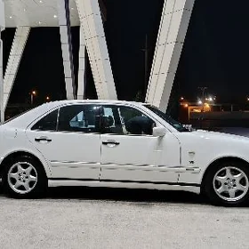 Mercedes-Benz E320 1996