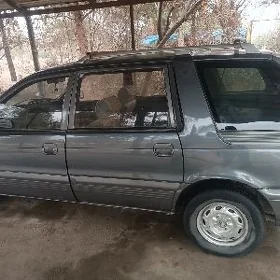 Mitsubishi Chariot 1992