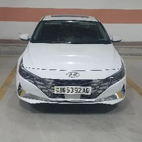 Hyundai Elantra 2022