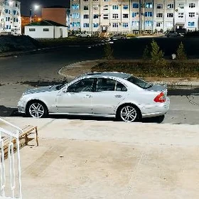 Mercedes-Benz E320 2002