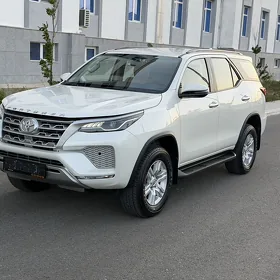 Toyota Fortuner 2022