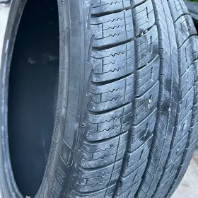 235 40 19 uniroyal