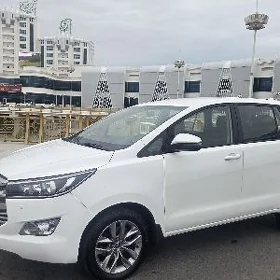 Toyota Innova 2020