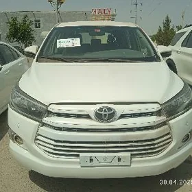Toyota Innova 2021