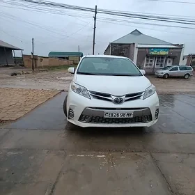 Toyota Sienna 2019
