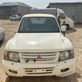 Mitsubishi Pajero 2001