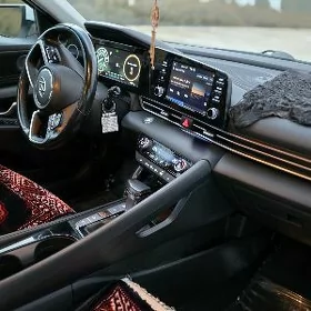 Hyundai Elantra 2022