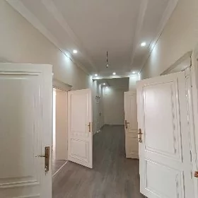 Элитка 1нжи этаж 3комнат 147м²