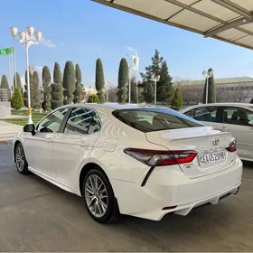 Toyota Camry 2021