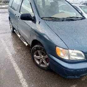 Toyota Sienna 2001