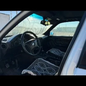 BMW E34 1990