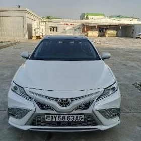 Toyota Camry 2021