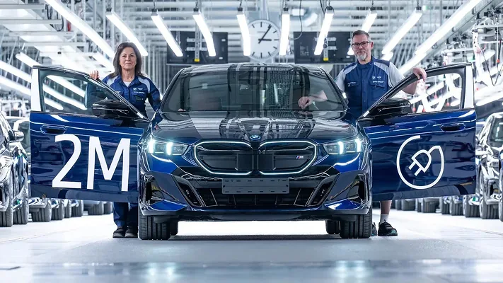 BMW выпустила двухмиллионный электромобиль - img 2