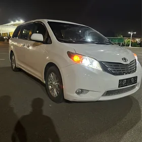 Toyota Sienna 2011