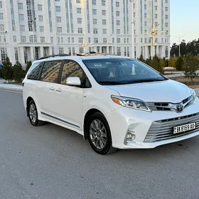 Toyota Sienna 2019
