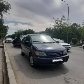 Toyota Sienna 2002