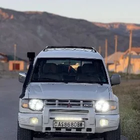 Mitsubishi Pajero 2000