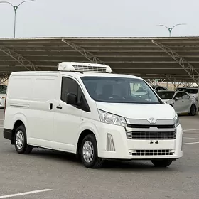 Toyota Hiace 2021