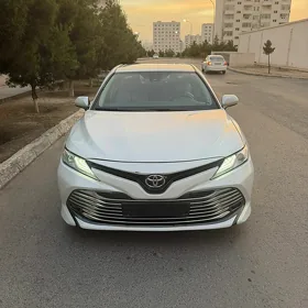 Toyota Camry 2019