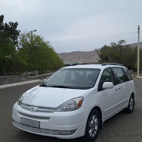 Toyota Sienna 2004
