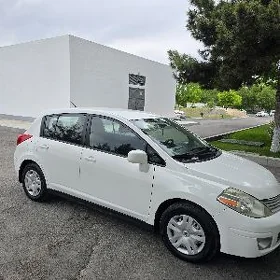 Nissan Versa 2012