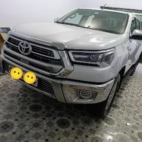 Toyota Hilux 2024
