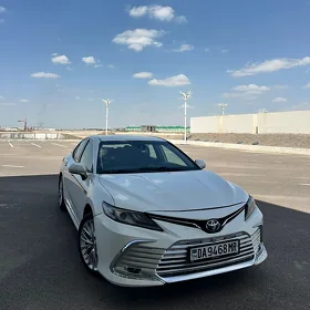 Toyota Camry 2019