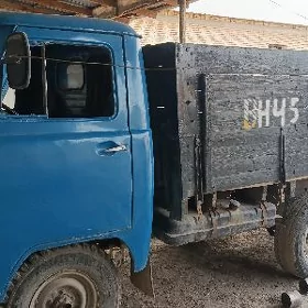 UAZ 452 1990