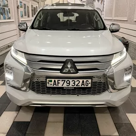 Mitsubishi Pajero 2020