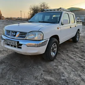 Nissan Navara 2010