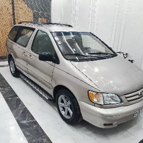 Toyota Sienna 2001