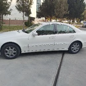 Mercedes-Benz E350 2005