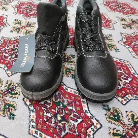 Продаются мужские сапоги