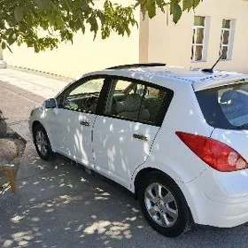 Nissan Versa 2006