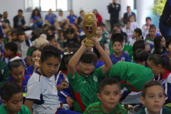 Aşa yssy we futbol sebäpli Meksikada okuw ýyly 40 gün ir tamamlanar