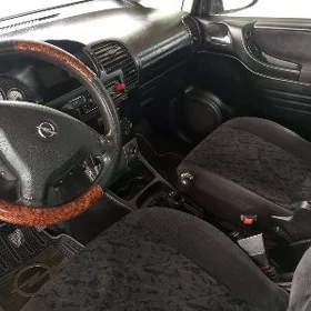 Opel Zafira 2001