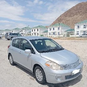 Nissan Versa 2012