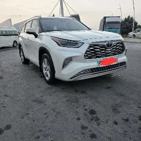 Toyota Highlander 2021