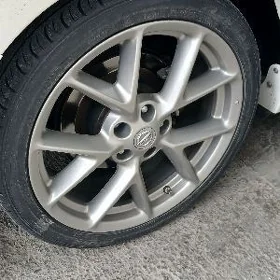 235/40/19