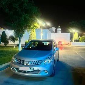 Nissan Versa 2011