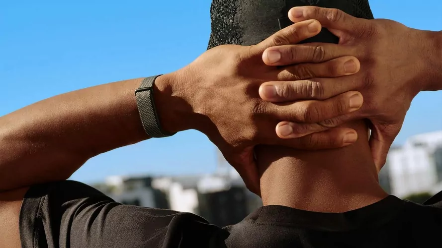 Google представила бюджетной фитнес-браслет Fitbit Air - img 2