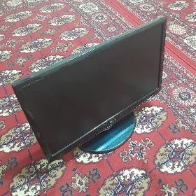 LG w2243s