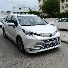 Toyota Sienna 2022