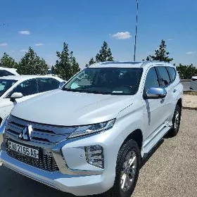Mitsubishi Pajero 2020