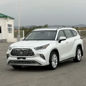 Toyota Highlander 2021