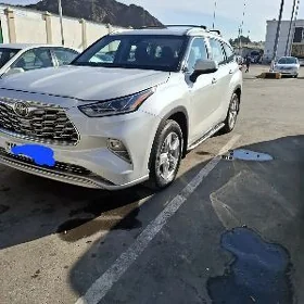 Toyota Highlander 2023