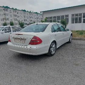 Mercedes-Benz E350 2005