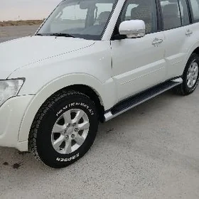 Mitsubishi Pajero 2013