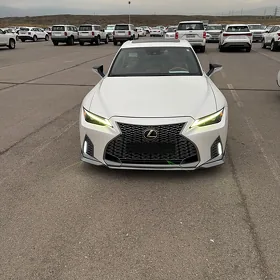 Lexus IS 2022