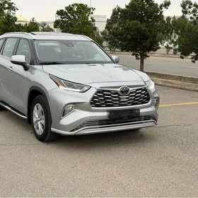 Toyota Highlander 2020